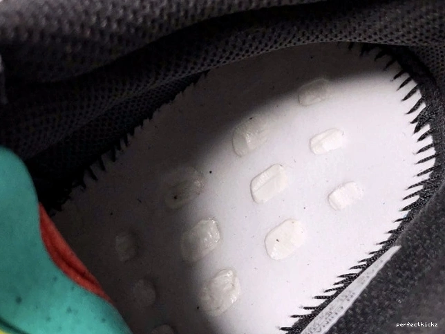 Black FV5304 Boost Adidas 700 Yeezy Utility 0823